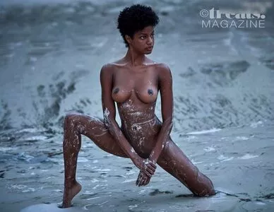 Ebonee Davis / eboneedavis nude photo #0051