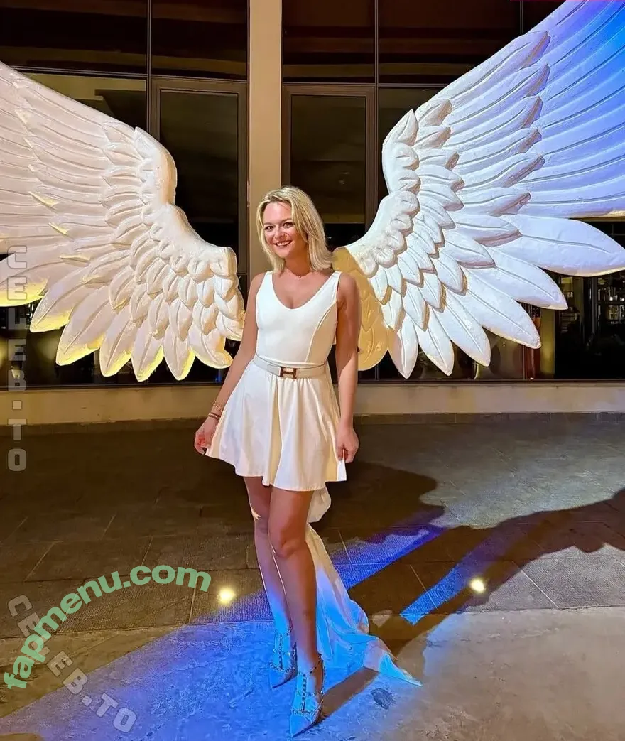 Edameeey nude photo #0092 (EdameyHugentobler)