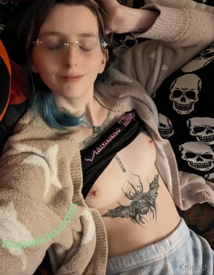 edgykittykat nude photo #0041 (Knightly / The_Waaa / edgy.kitty)