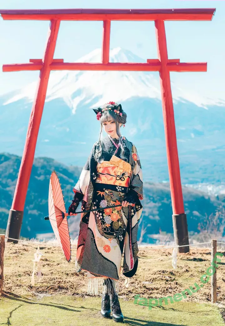 eeelyeee nude photo #0540 (Ely / Ely_eee)