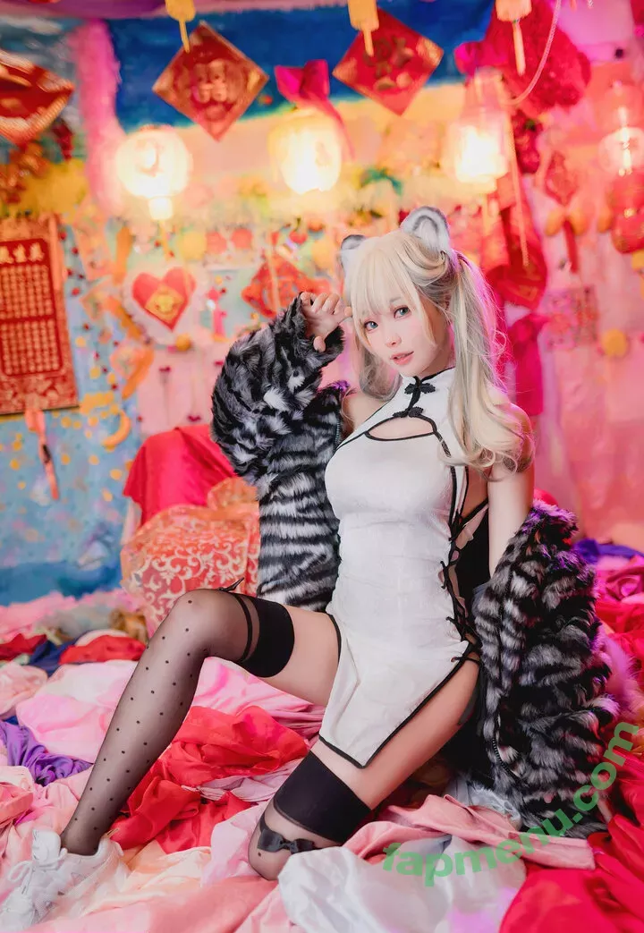 eeelyeee nude photo #0609 (Ely / Ely_eee)