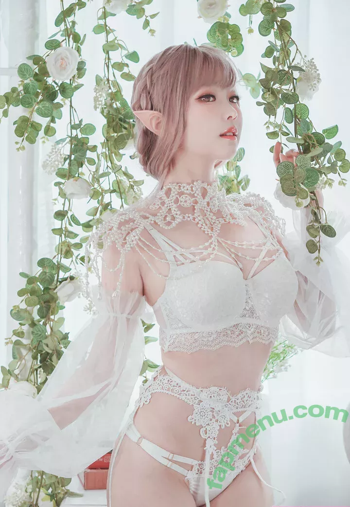 eeelyeee nude photo #0704 (Ely / Ely_eee)