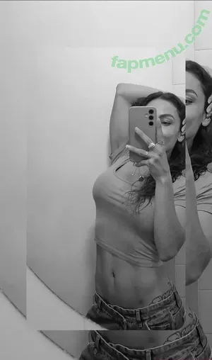 eeemilys22 / e.mily_22 nude photo #0002