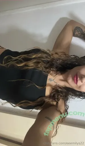eeemilys22 / e.mily_22 nude photo #0035