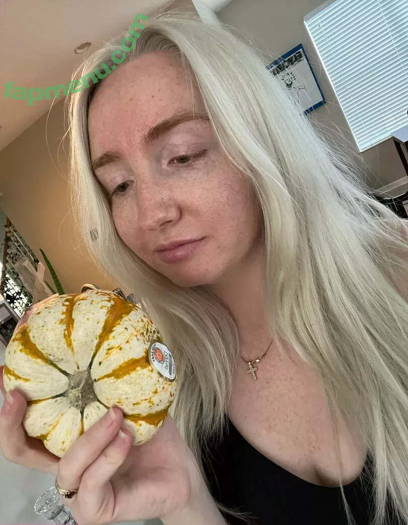 Eevee Bee nude photo #0503 (Eeveebeeshow / eevee_bee / eeveethebee)
