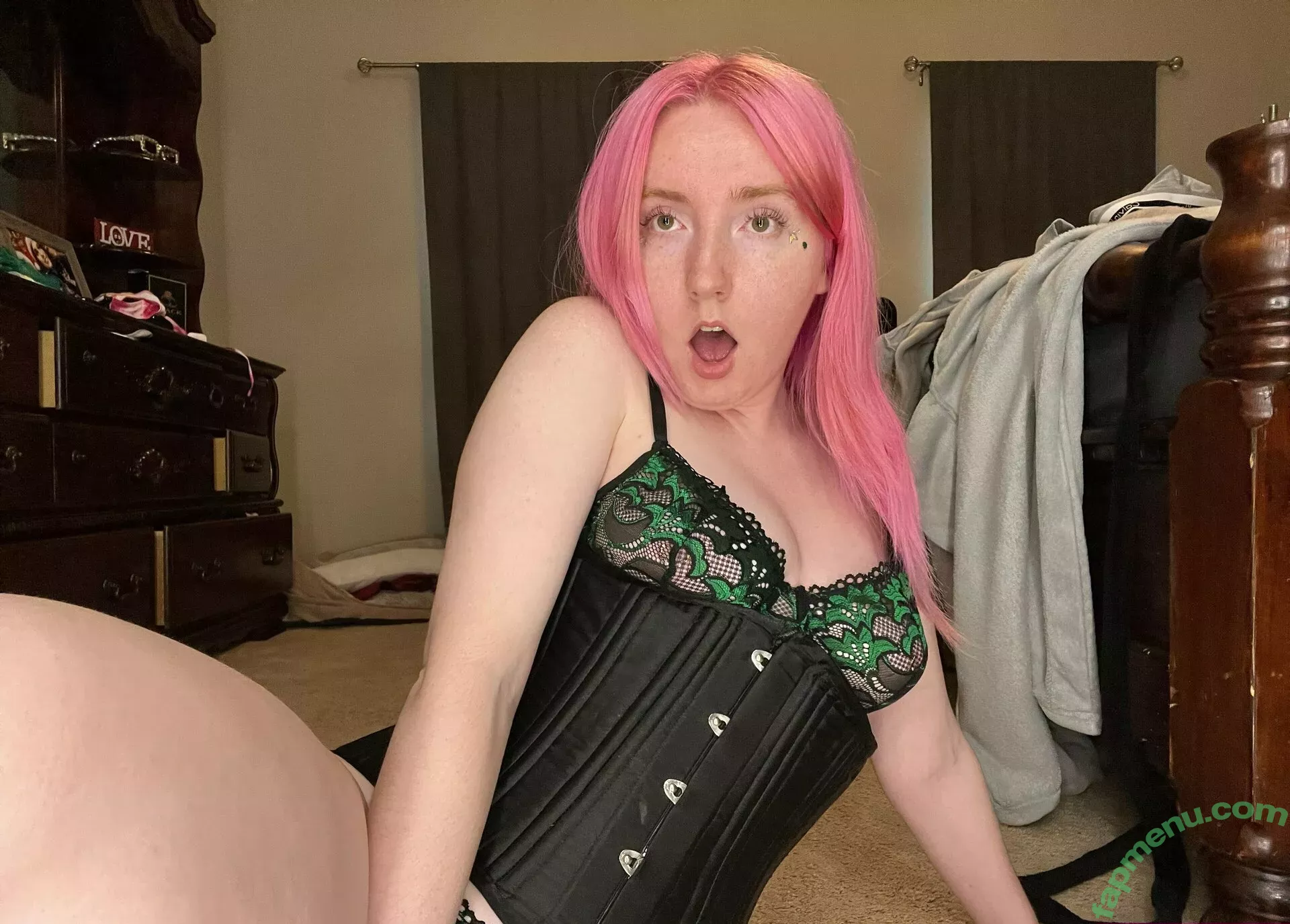 Eevee Bee nude photo #0664 (Eeveebeeshow / eevee_bee / eeveethebee)