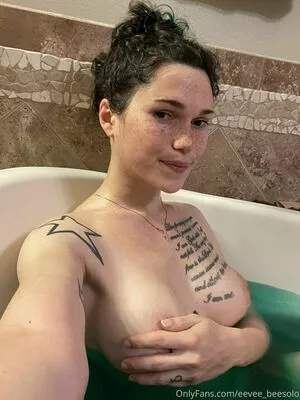 eeveebeevip / eeveebee nude photo #0017