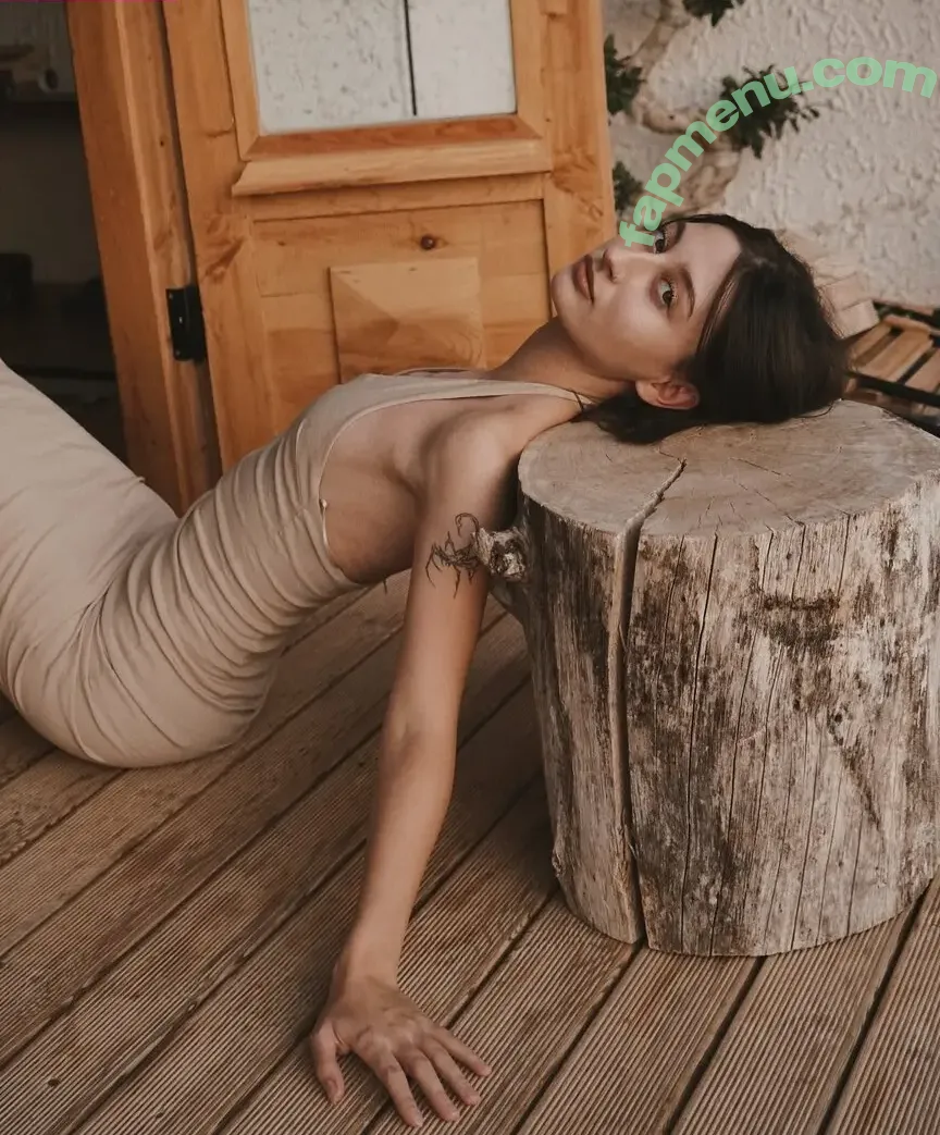 eibrarrr nude photo #0021 (eibrarrr)