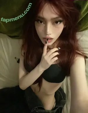 Eieniffy nude photo #0007