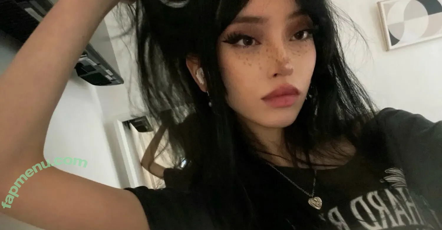 Eieniffy nude photo #0002 (Eieniffy)