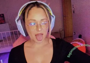 Elanur nude photo #0080