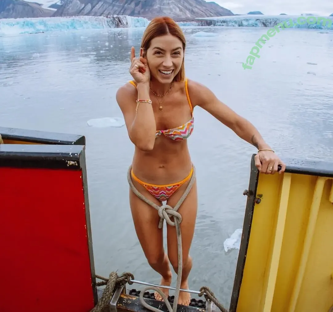 Elayna Carausu nude photo #0014 (Sailing La Vagabonde / elayna.carausu)