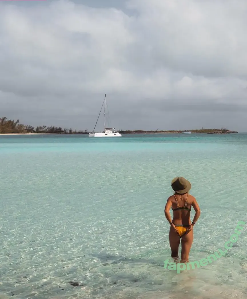 Elayna Carausu nude photo #0015 (Sailing La Vagabonde / elayna.carausu)