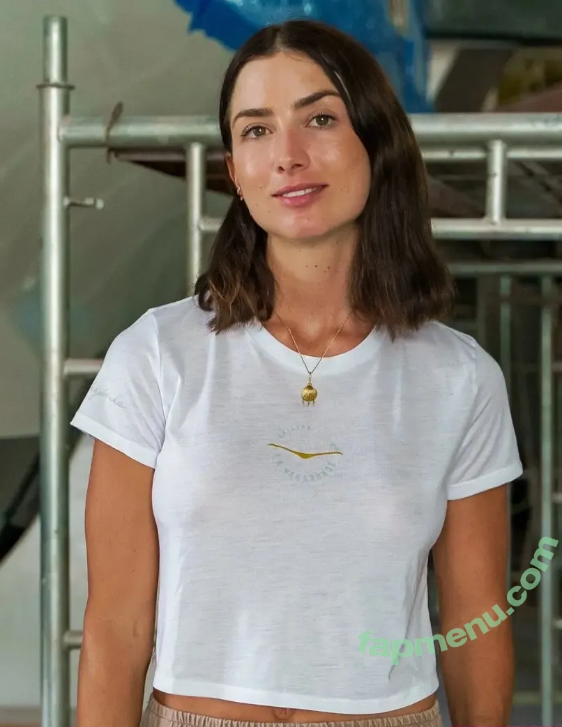 Elayna Carausu nude photo #0086 (Sailing La Vagabonde / elayna.carausu)