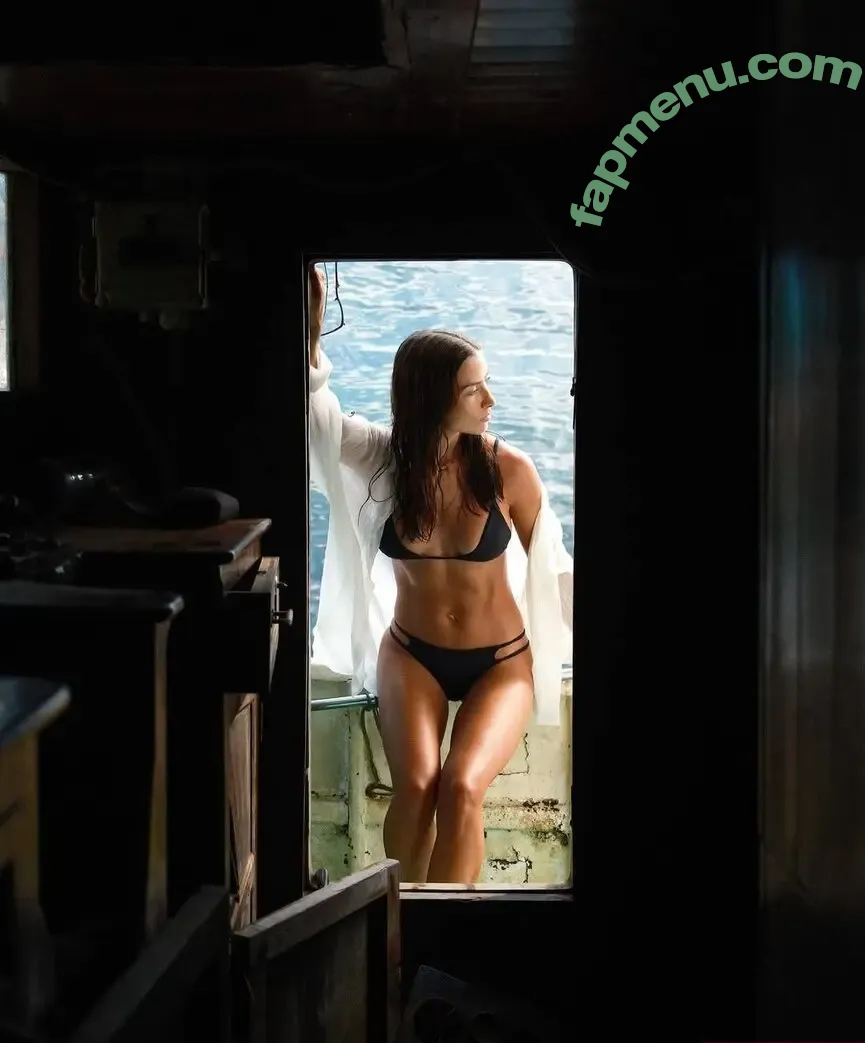 Elayna Carausu nude photo #0095 (Sailing La Vagabonde / elayna.carausu)