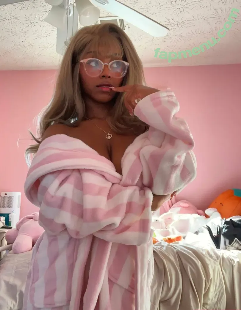 electricbumcosplays nude photo #0001 (electricbum1)