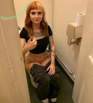 Elehadley nude photo #0039