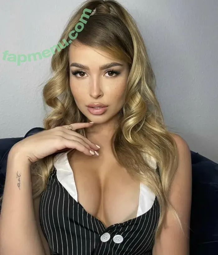 Elenaka Mperi nude photo #0002 (Elenaka Mperi)