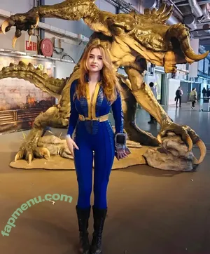 elina / elinatwitch nude photo #0057