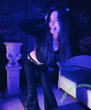 ElinorGorelick / elinorlgorelick nude photo #0012