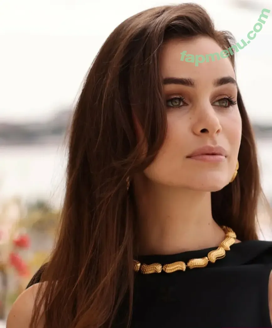 Elisa Bachir Bey nude photo #0001 (elisabachirbey)