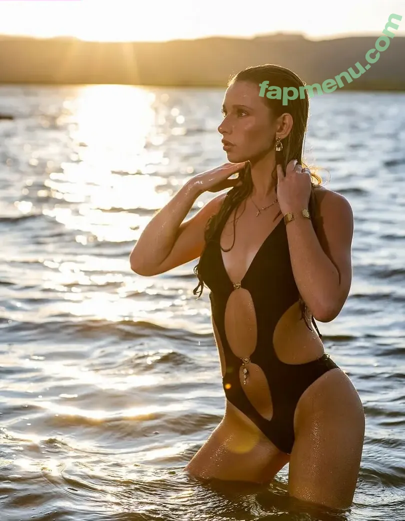 Elisa.fbre nude photo #0089 (Elisafbre)