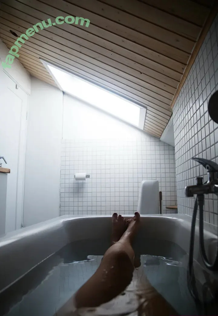 Elisabeth Dubrovsky nude photo #0024 (ElisabethDubrovsky / elisadubrovsky)