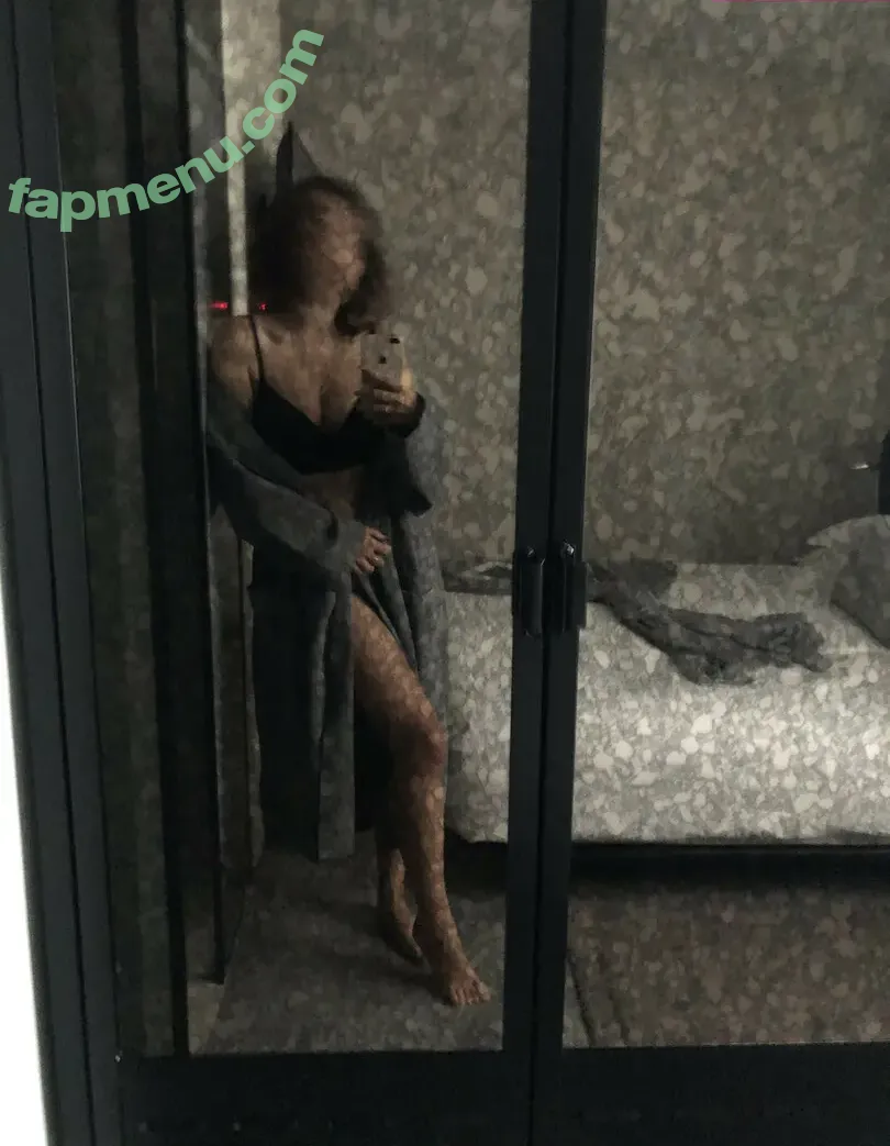 Elisabeth Dubrovsky nude photo #0025 (ElisabethDubrovsky / elisadubrovsky)