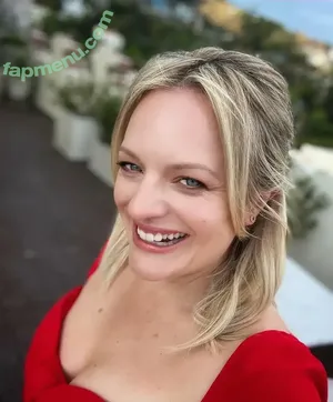 Elisabeth Moss / elisabethmossofficial nude photo #0029