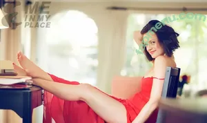 Elisabeth Moss / elisabethmossofficial nude photo #0049