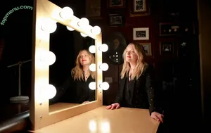 Elisabeth Moss / elisabethmossofficial nude photo #0105