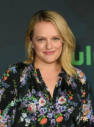 Elisabeth Moss / elisabethmossofficial nude photo #0173