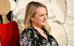 Elisabeth Moss / elisabethmossofficial nude photo #0176