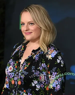 Elisabeth Moss / elisabethmossofficial nude photo #0193