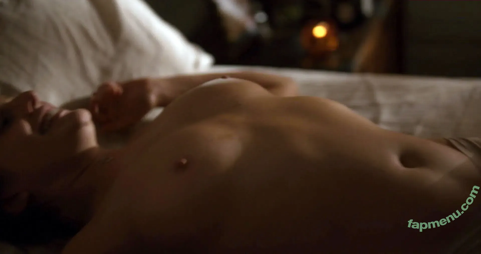 Elisabeth Moss nude photo #0198 (elisabethmossofficial)