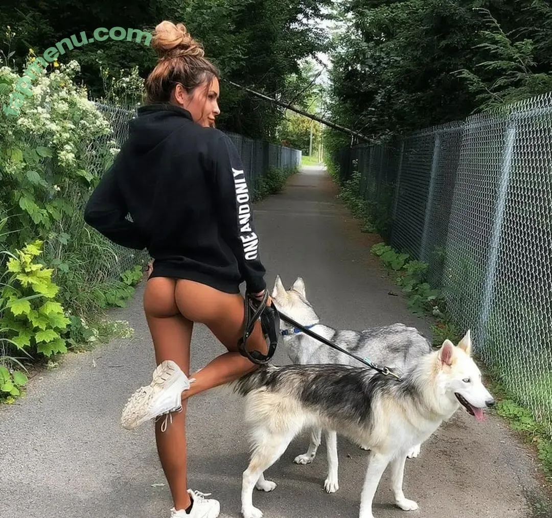 Elisabeth Rioux nude photo #0021 (Elisabeth Rioux)