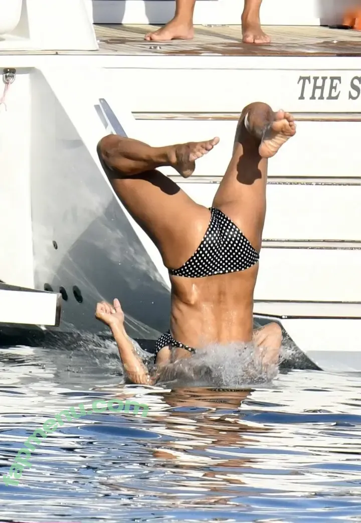 Elisabetta Canalis nude photo #1528 (JustElisabetta / littlecrumb_)