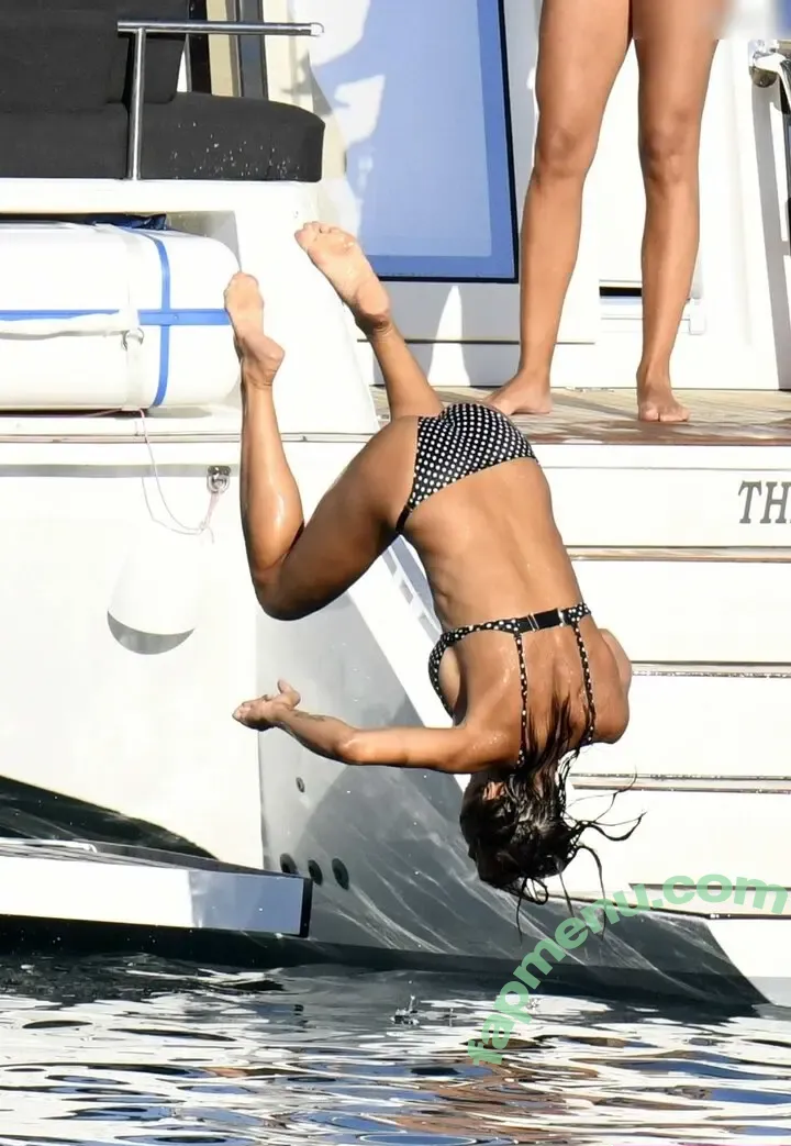 Elisabetta Canalis nude photo #1529 (JustElisabetta / littlecrumb_)