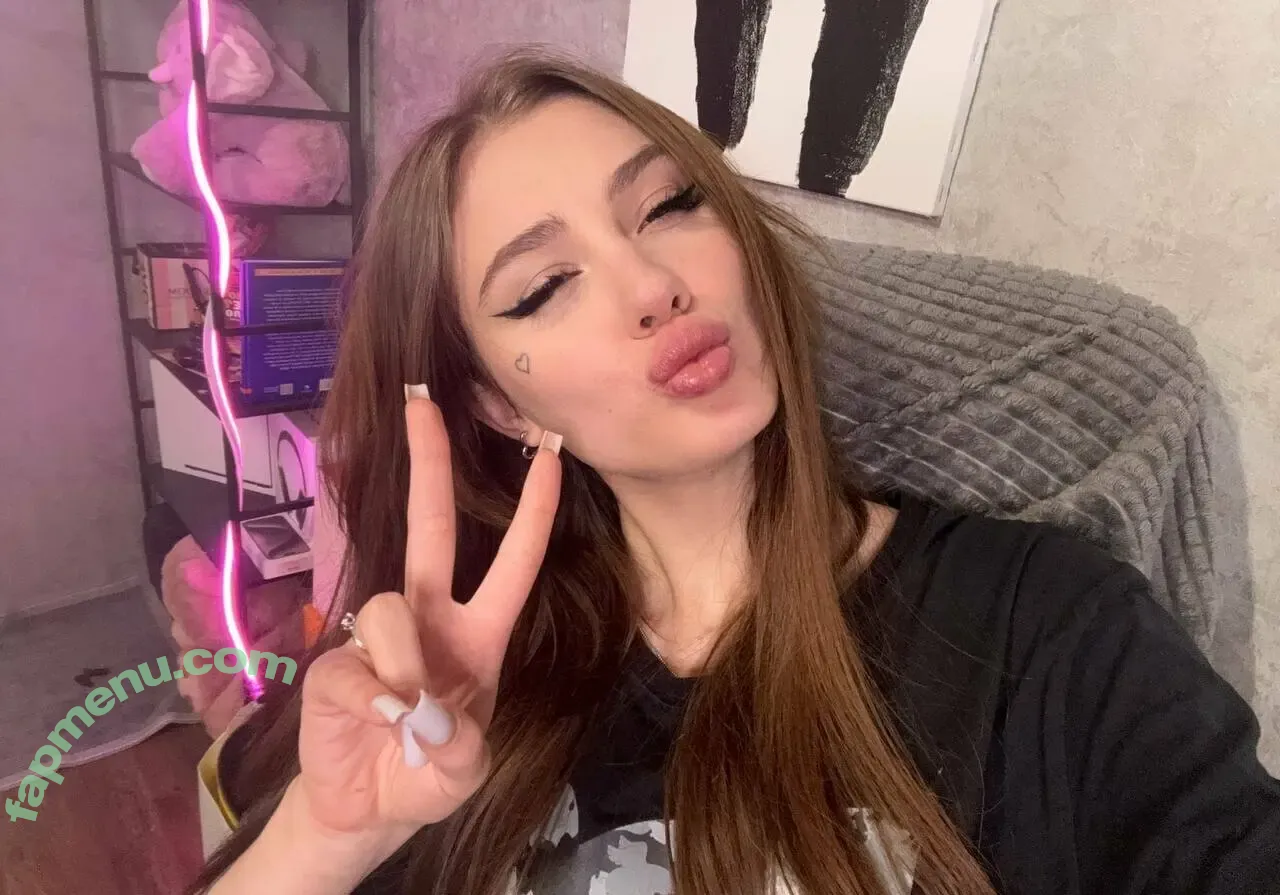 elisabrownie nude photo #0029 (elisablondie)