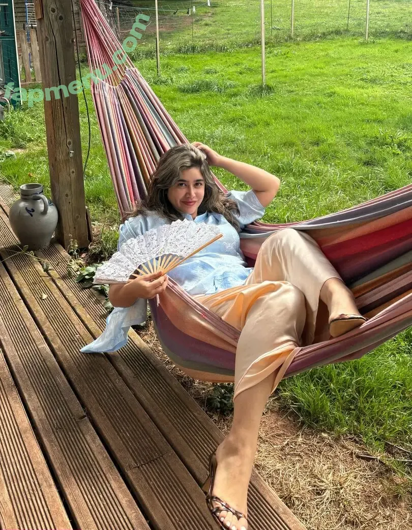 Elise Asmr nude photo #0026 (Elise Tran / Elise's Garden / reel)