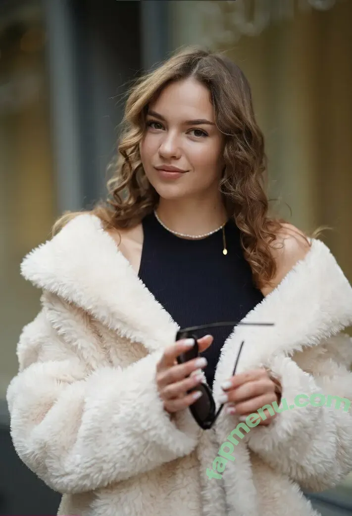 elisees nude photo #0023 (elsie)