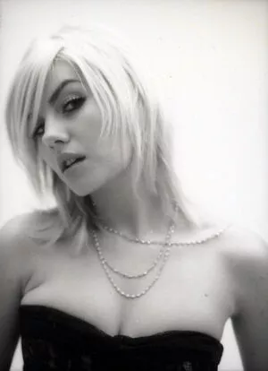 Elisha Cuthbert / Girl Next Door / elishaphaneuf nude photo #0159