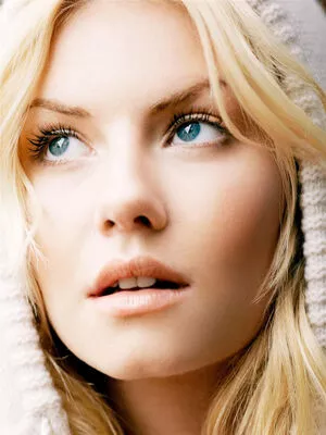 Elisha Cuthbert / Girl Next Door / elishaphaneuf nude photo #0161