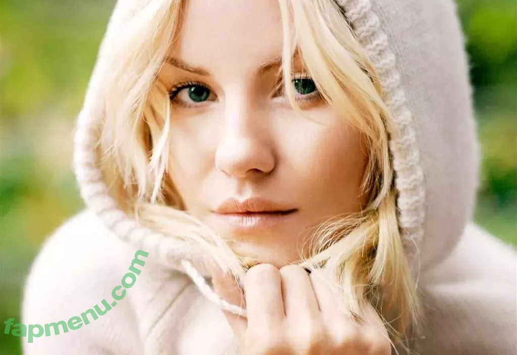 Elisha Cuthbert nude photo #0002 (Girl Next Door / elishaphaneuf)