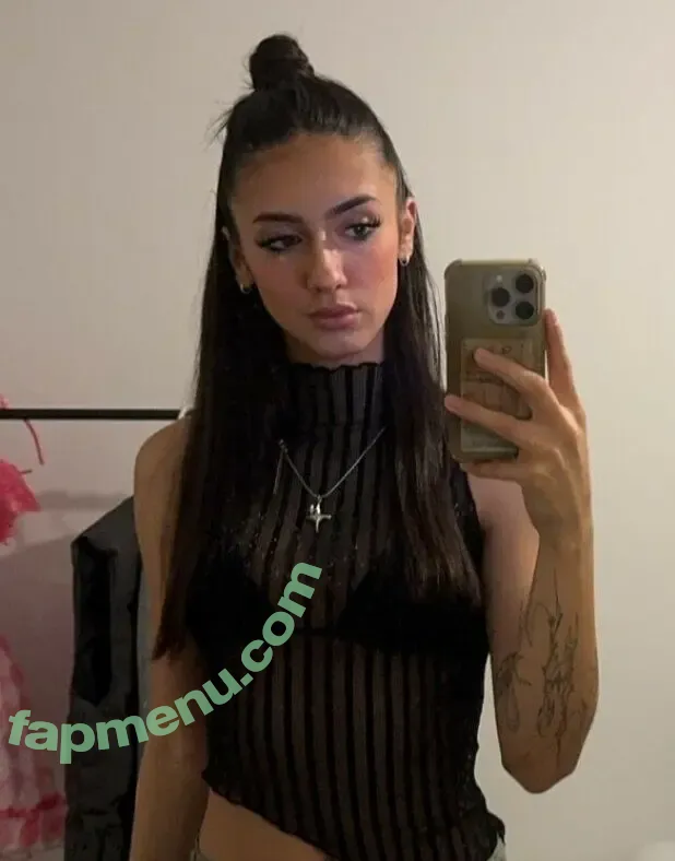 Elisha Walbyoff nude photo #0001 (elishawalbyoff / feetpicgyal / leashhaaa)