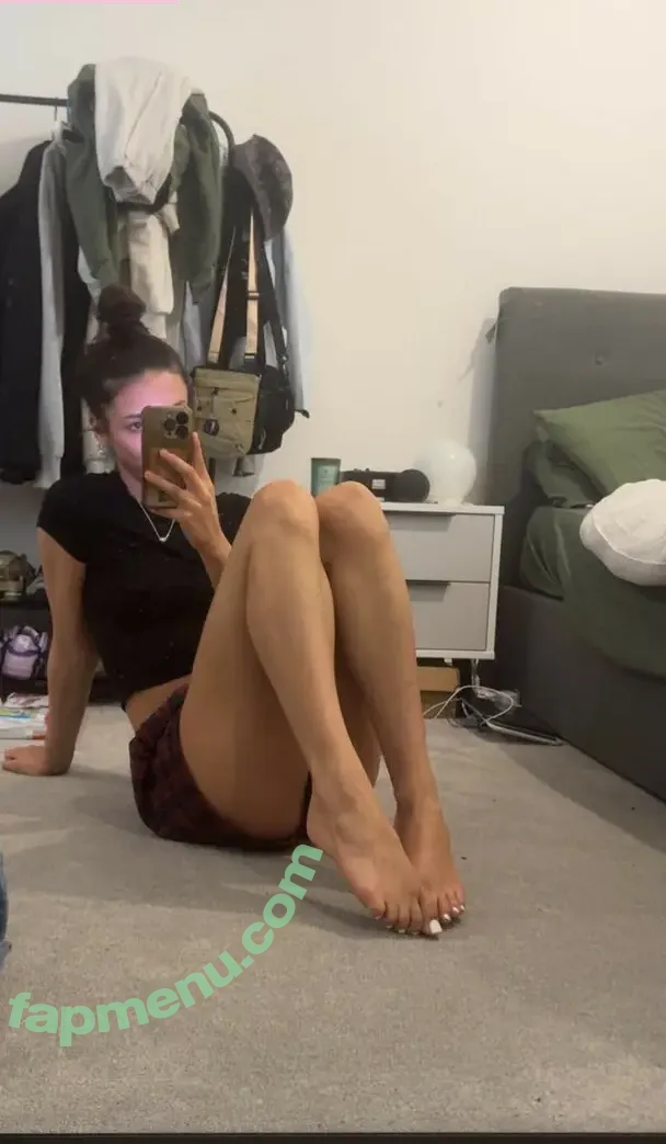 Elisha Walbyoff nude photo #0008 (elishawalbyoff / feetpicgyal / leashhaaa)