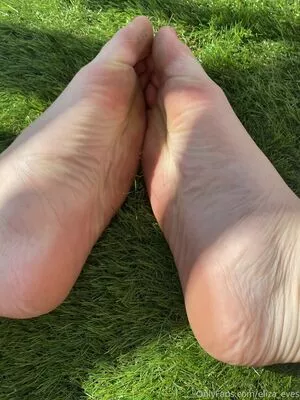 Eliza Eves / eliza_eves / elizaevesxxx / peachesandpot nude photo #0034