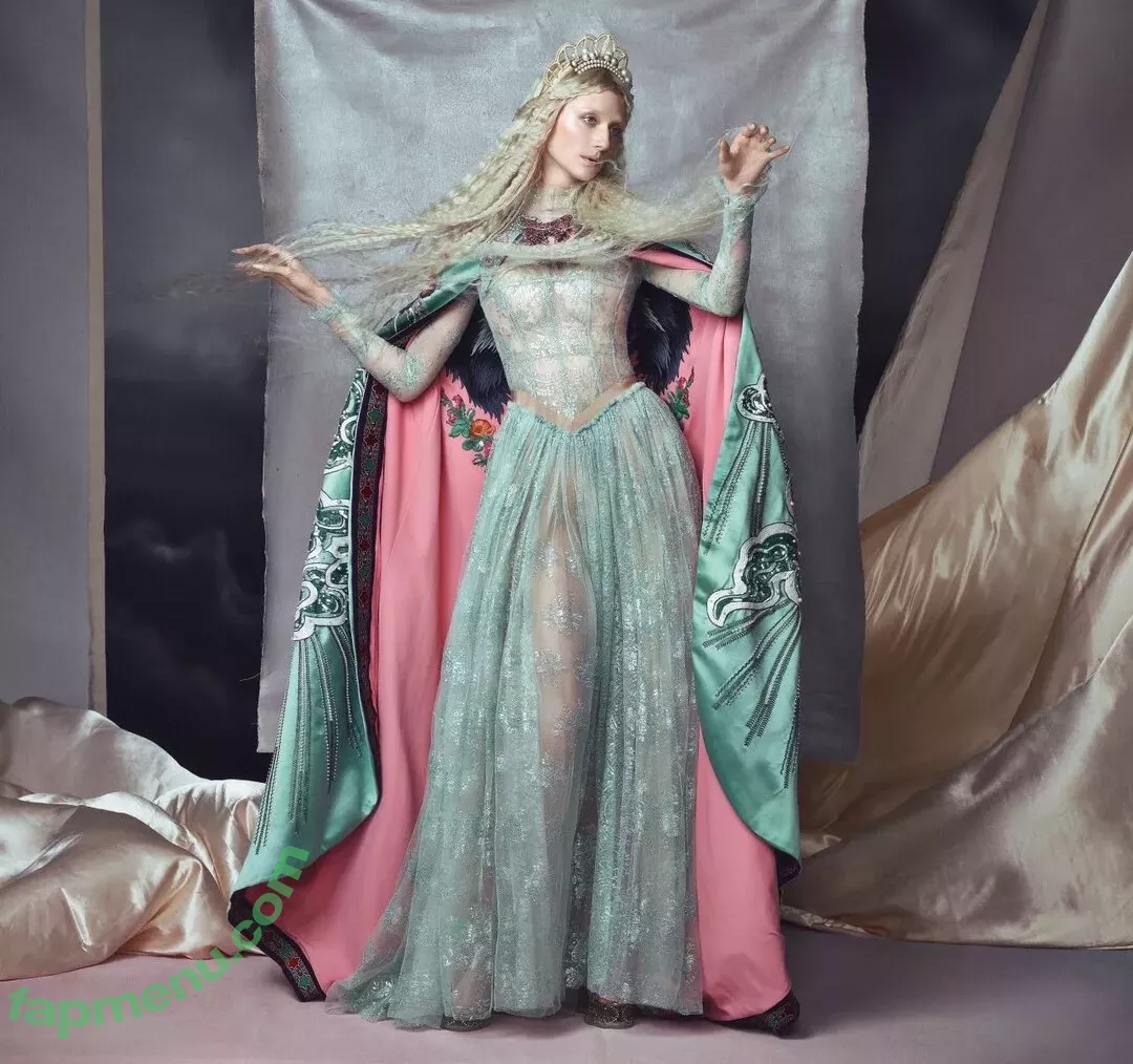 Elizabeth Debicki nude photo #0235 (elizabethdebickinators)
