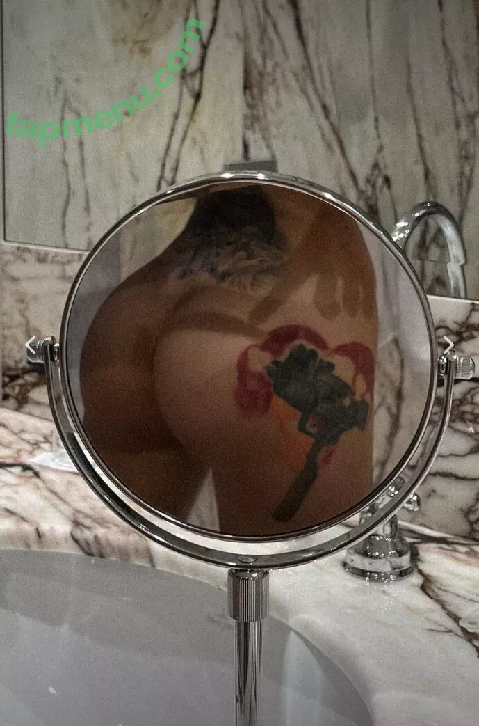 Elizabeth Definhy nude photo #0174 (definy / elizabethdefiny)