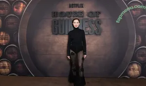 Elizabeth Dulau / elizabethdulau nude photo #0037